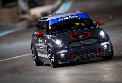 كشْف النقاب عن سيارة MINI John Cooper Works Countryman في الإمارات